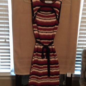 Dress with key hole neck